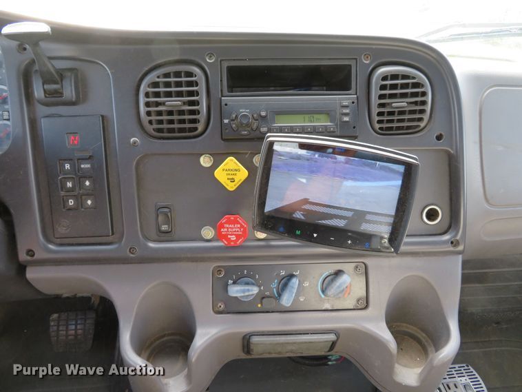 image for item DH1242 2007 Freightliner Business Class M2  flatbed truck