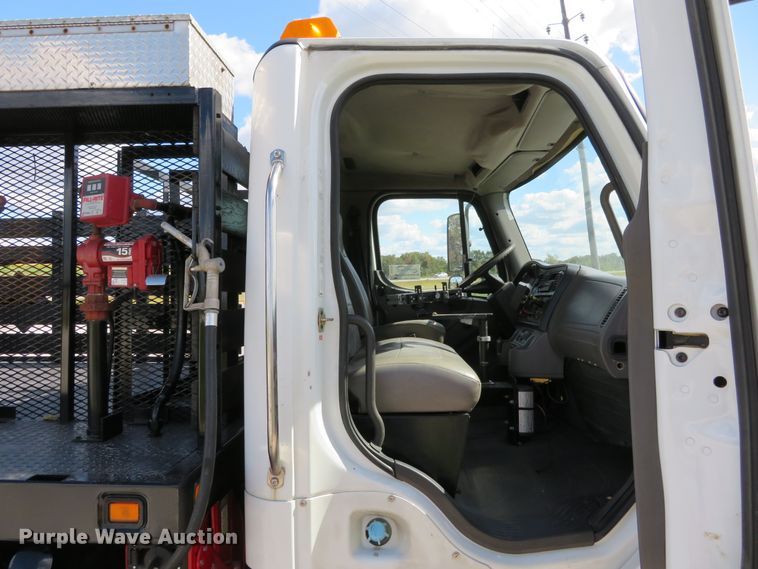 image for item DH1242 2007 Freightliner Business Class M2  flatbed truck