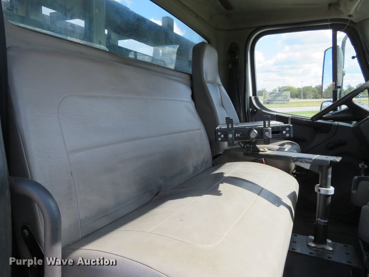 image for item DH1242 2007 Freightliner Business Class M2  flatbed truck