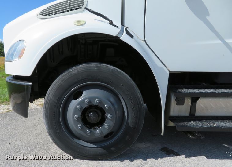 image for item DH1242 2007 Freightliner Business Class M2  flatbed truck