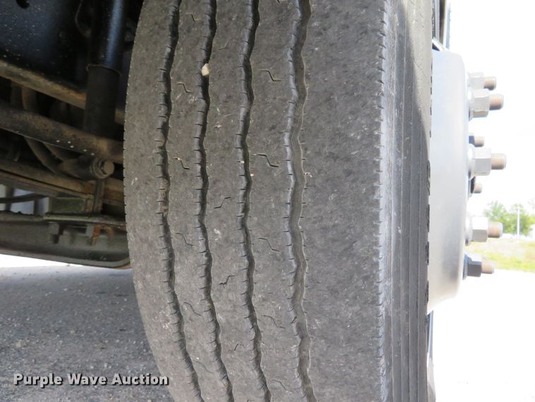 image for item DH1242 2007 Freightliner Business Class M2  flatbed truck