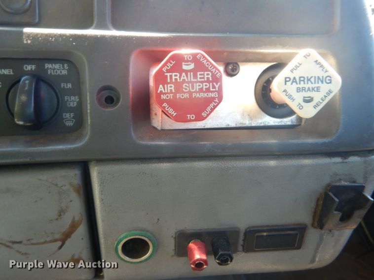 image for item DH5144 1998 Ford LA9000  semi truck