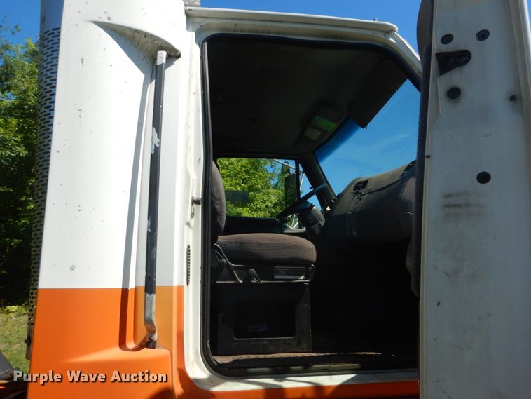 image for item DH5144 1998 Ford LA9000  semi truck