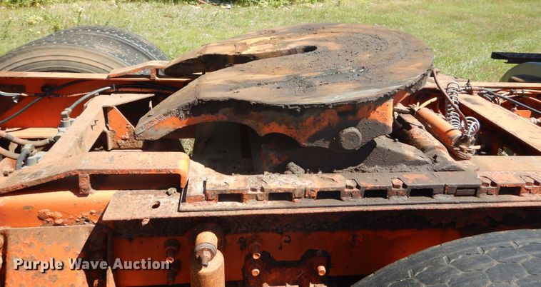 image for item DH5144 1998 Ford LA9000  semi truck