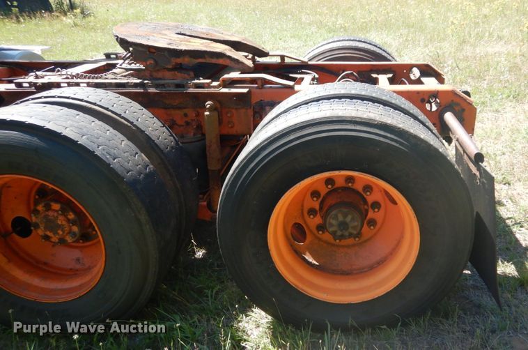 image for item DH5144 1998 Ford LA9000  semi truck