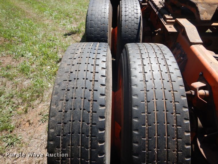 image for item DH5144 1998 Ford LA9000  semi truck