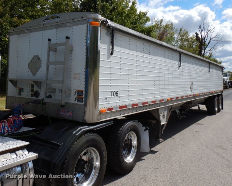 image for item DH5174 2005 Wilson double hopper bottom grain trailer