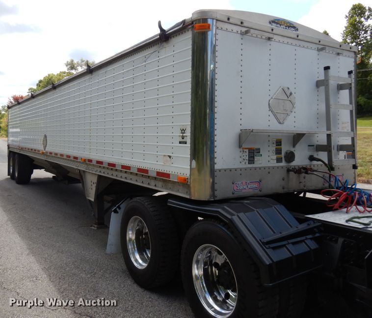 image for item DH5174 2005 Wilson double hopper bottom grain trailer