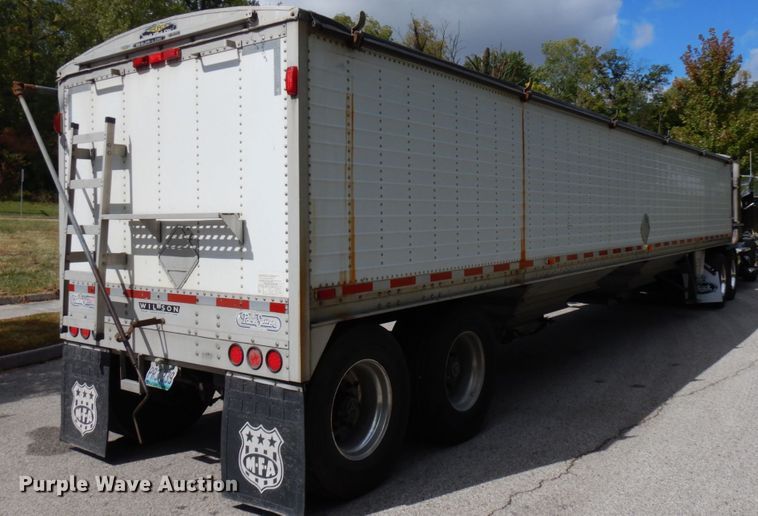 image for item DH5174 2005 Wilson double hopper bottom grain trailer