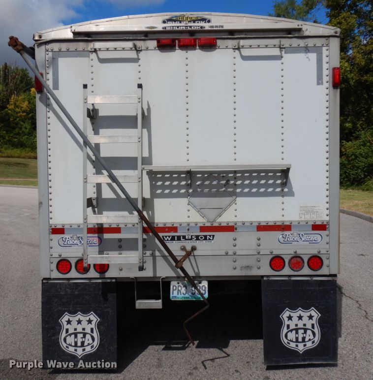 image for item DH5174 2005 Wilson double hopper bottom grain trailer