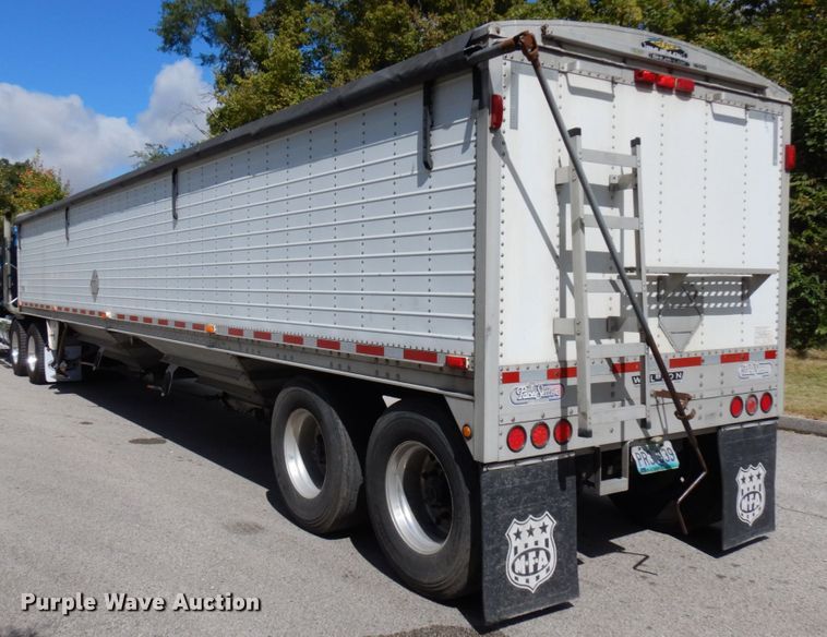 image for item DH5174 2005 Wilson double hopper bottom grain trailer