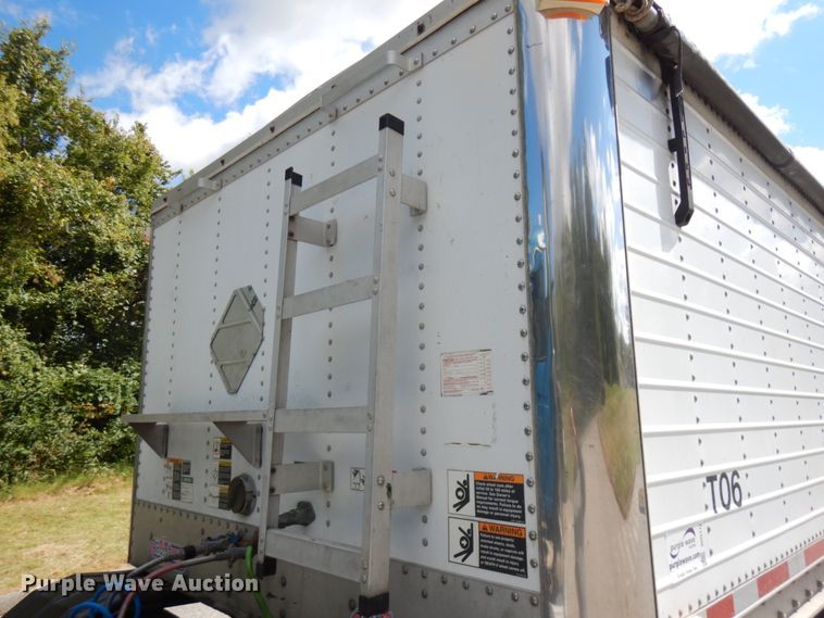 image for item DH5174 2005 Wilson double hopper bottom grain trailer