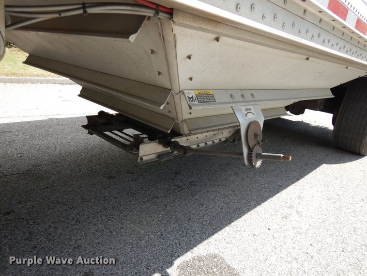 image for item DH5174 2005 Wilson double hopper bottom grain trailer