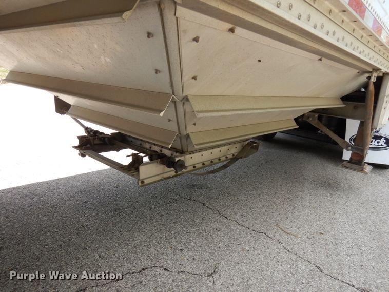 image for item DH5174 2005 Wilson double hopper bottom grain trailer