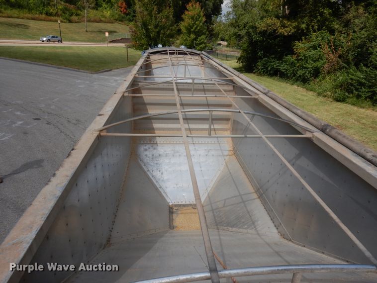 image for item DH5174 2005 Wilson double hopper bottom grain trailer