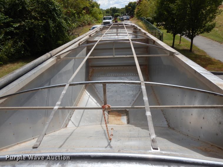 image for item DH5174 2005 Wilson double hopper bottom grain trailer