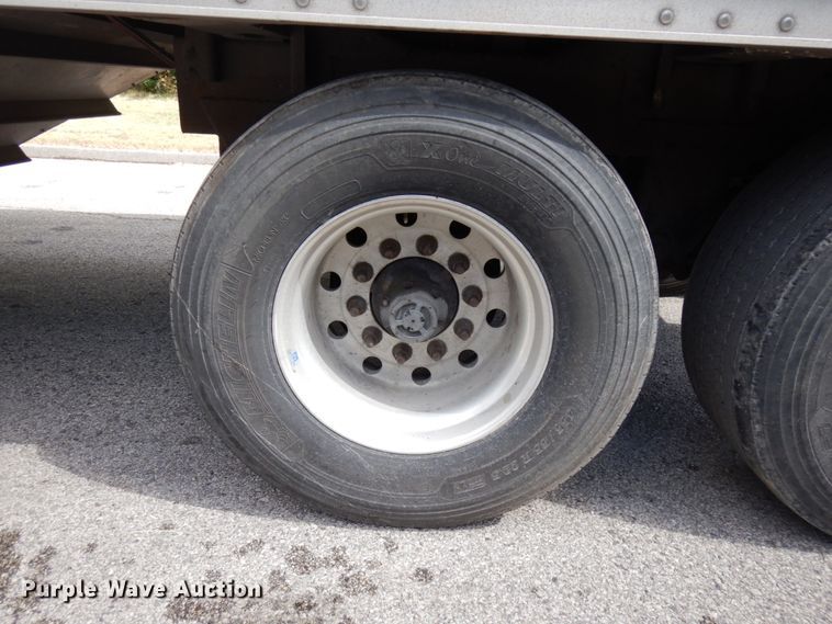 image for item DH5174 2005 Wilson double hopper bottom grain trailer