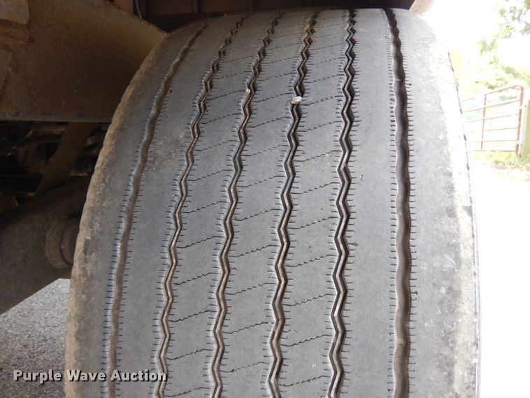 image for item DH5174 2005 Wilson double hopper bottom grain trailer