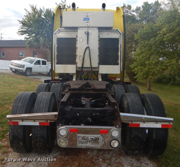 image for item DH5200 1997 Kenworth T2000  semi truck