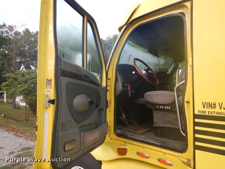 image for item DH5200 1997 Kenworth T2000  semi truck