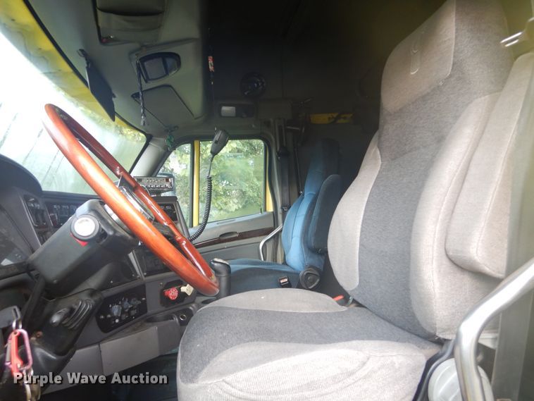 image for item DH5200 1997 Kenworth T2000  semi truck