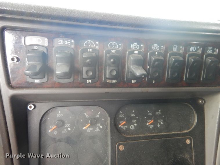 image for item DH5200 1997 Kenworth T2000  semi truck