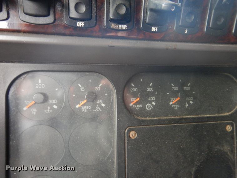 image for item DH5200 1997 Kenworth T2000  semi truck