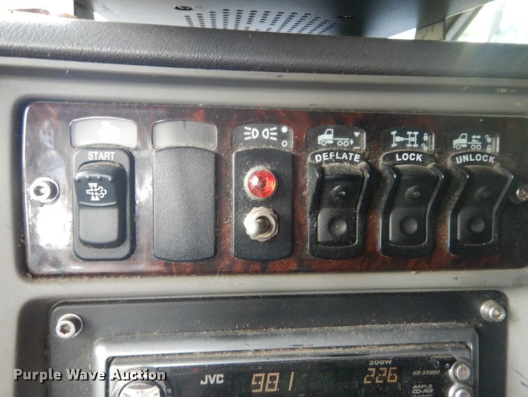 image for item DH5200 1997 Kenworth T2000  semi truck