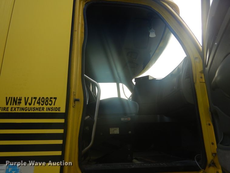 image for item DH5200 1997 Kenworth T2000  semi truck