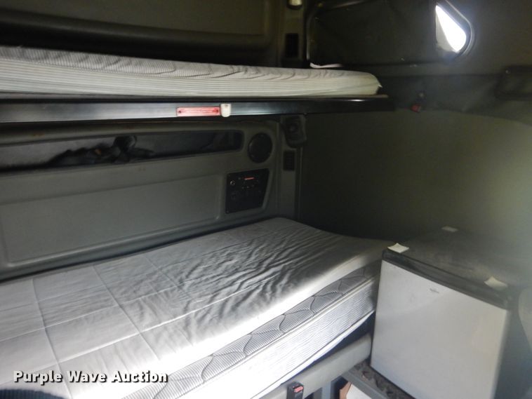 image for item DH5200 1997 Kenworth T2000  semi truck