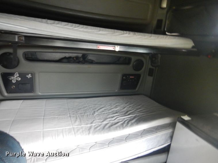 image for item DH5200 1997 Kenworth T2000  semi truck