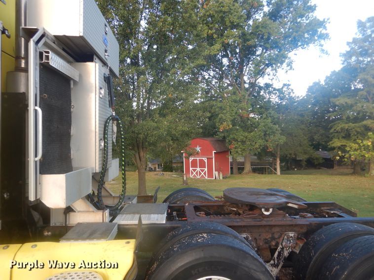 image for item DH5200 1997 Kenworth T2000  semi truck