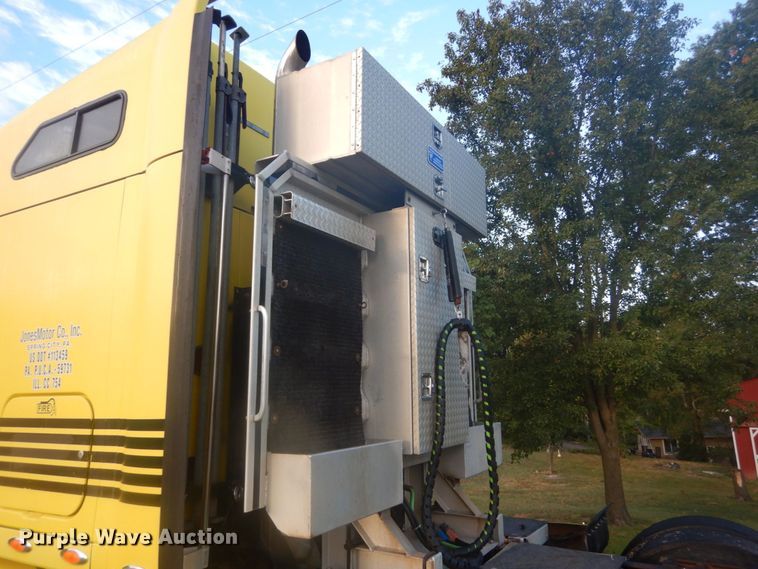 image for item DH5200 1997 Kenworth T2000  semi truck