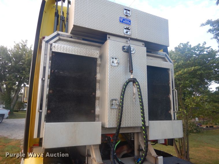 image for item DH5200 1997 Kenworth T2000  semi truck