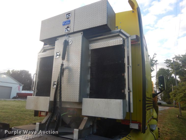 image for item DH5200 1997 Kenworth T2000  semi truck