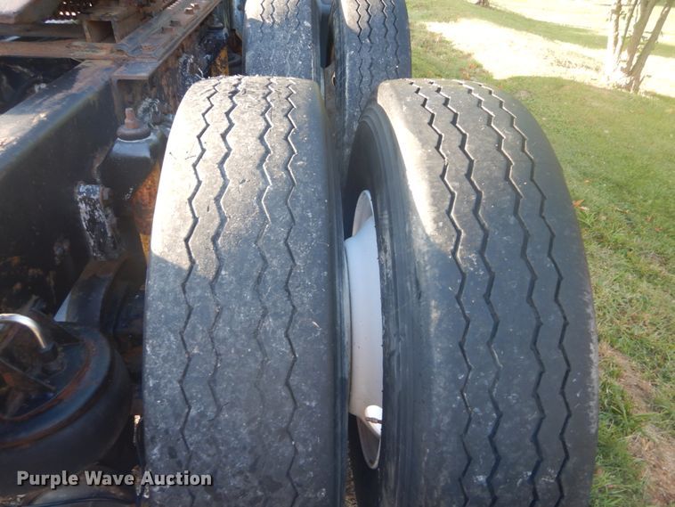 image for item DH5200 1997 Kenworth T2000  semi truck