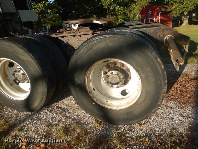 image for item DH5200 1997 Kenworth T2000  semi truck