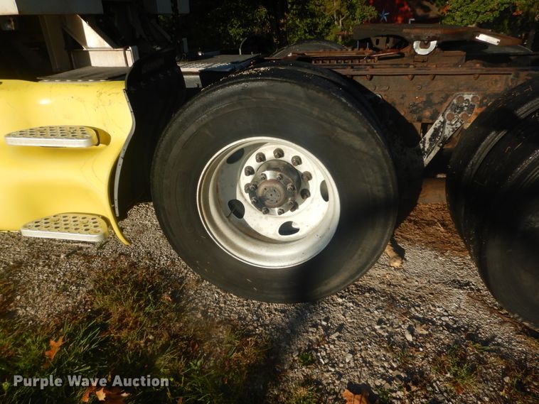 image for item DH5200 1997 Kenworth T2000  semi truck