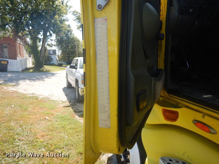 image for item DH5200 1997 Kenworth T2000  semi truck