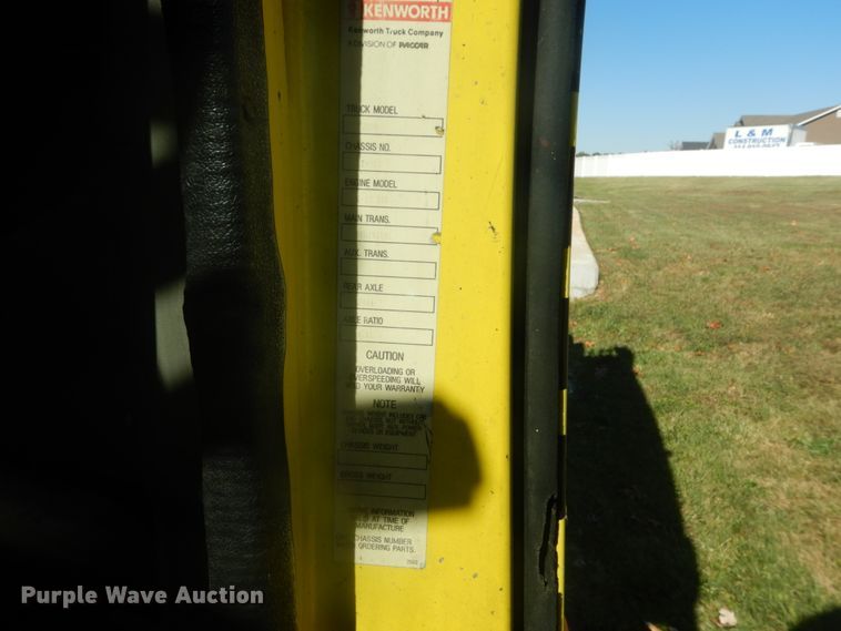 image for item DH5200 1997 Kenworth T2000  semi truck