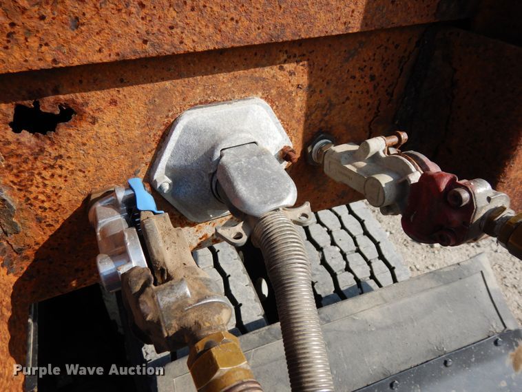 image for item DH6649 2001 Great Dane flatbed trailer