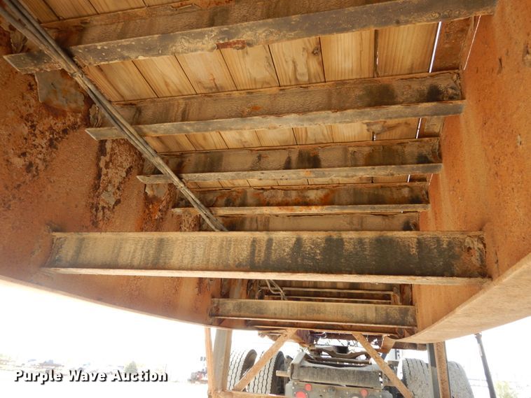 image for item DH6649 2001 Great Dane flatbed trailer