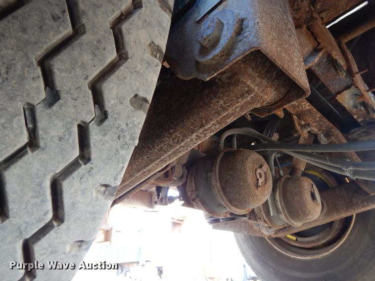 image for item DH6649 2001 Great Dane flatbed trailer