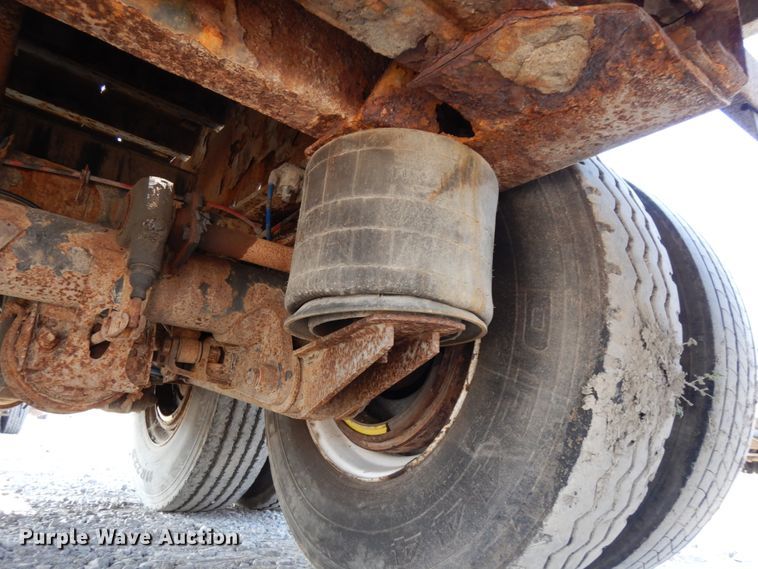 image for item DH6649 2001 Great Dane flatbed trailer