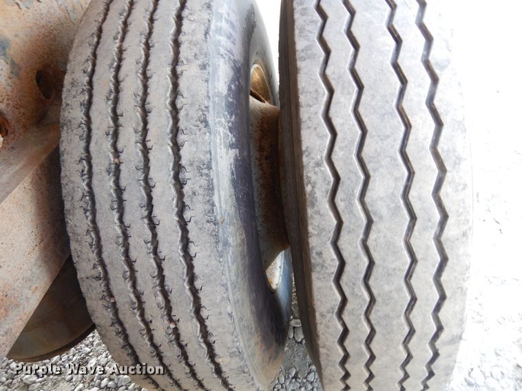 image for item DH6649 2001 Great Dane flatbed trailer