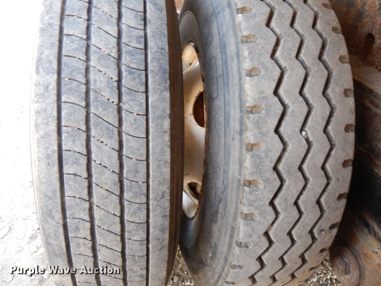 image for item DH6649 2001 Great Dane flatbed trailer