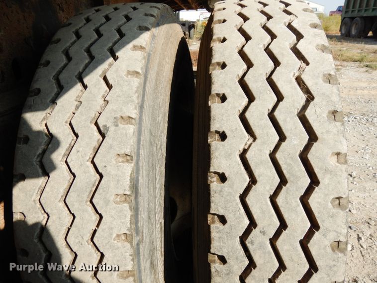 image for item DH6649 2001 Great Dane flatbed trailer