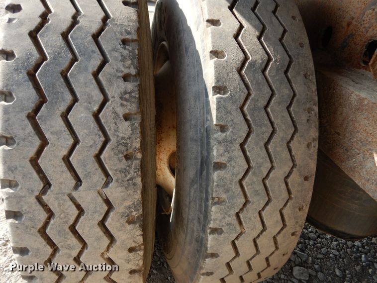 image for item DH6649 2001 Great Dane flatbed trailer