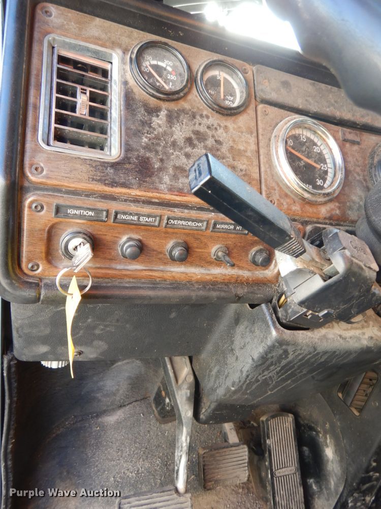 image for item DH6678 1995 Freightliner FLD  semi truck