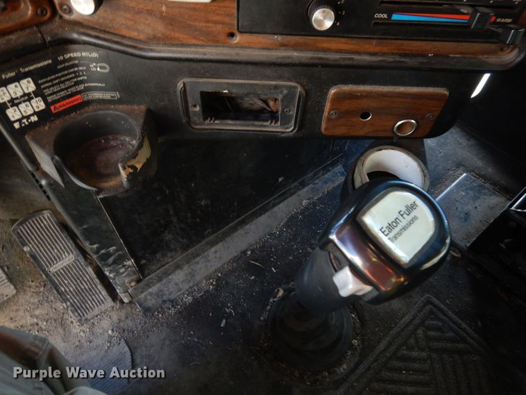 image for item DH6678 1995 Freightliner FLD  semi truck